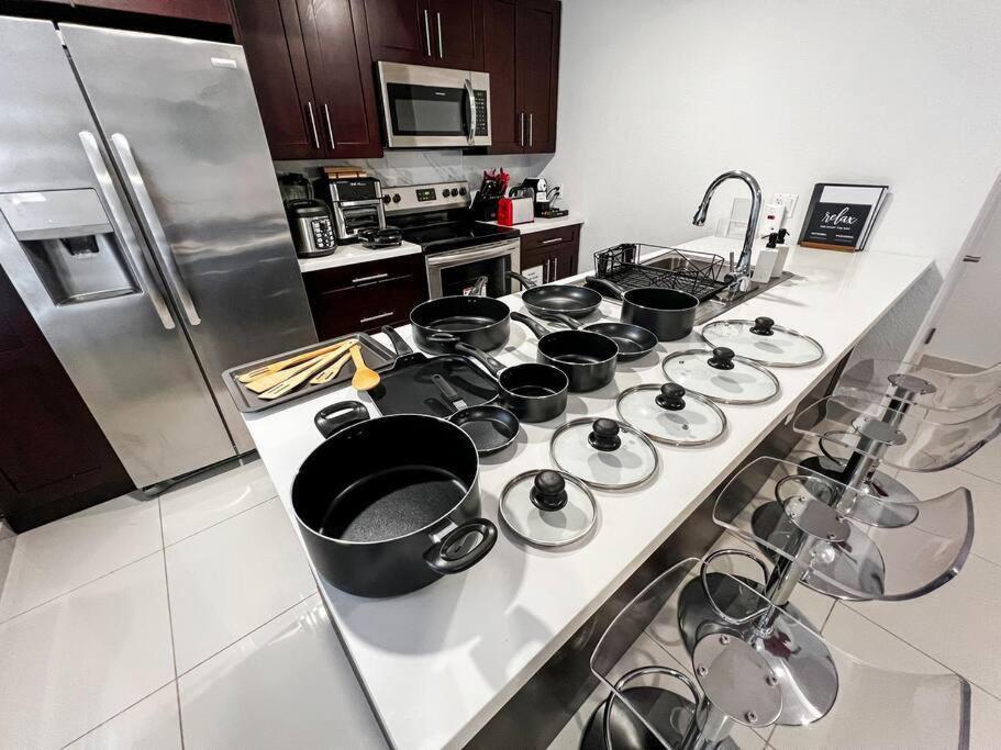 Vacay Spot Experience Luna Sky! 65" Tv Bar, Bbq, Shower Massage Jets, Music, Go To Fl Keys 홈스테드 외부 사진