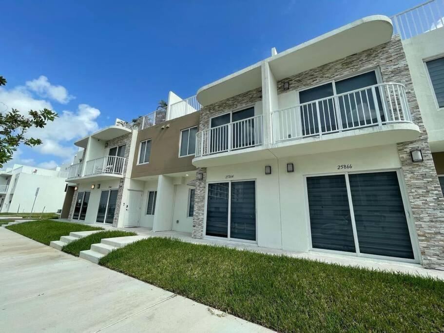 Vacay Spot Experience Luna Sky! 65" Tv Bar, Bbq, Shower Massage Jets, Music, Go To Fl Keys 홈스테드 외부 사진