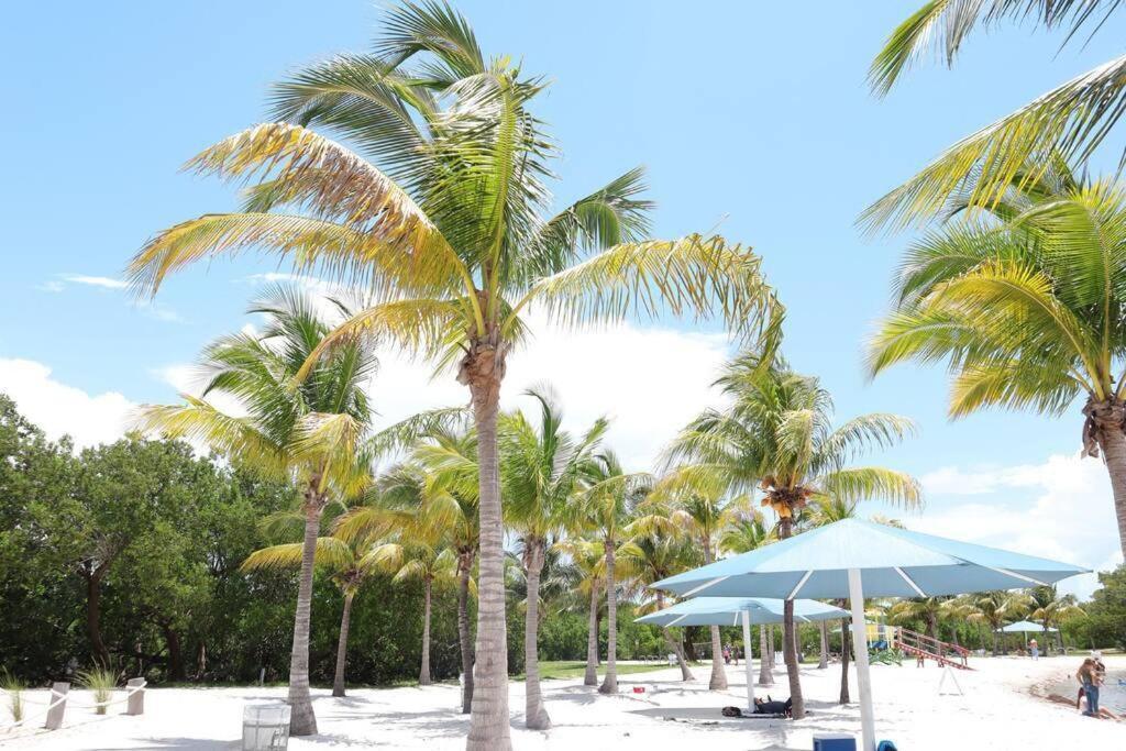 Vacay Spot Experience Luna Sky! 65" Tv Bar, Bbq, Shower Massage Jets, Music, Go To Fl Keys 홈스테드 외부 사진