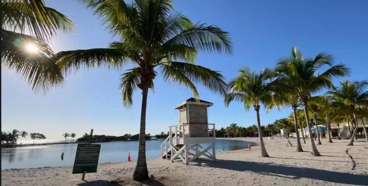 Vacay Spot Experience Luna Sky! 65" Tv Bar, Bbq, Shower Massage Jets, Music, Go To Fl Keys 홈스테드 외부 사진