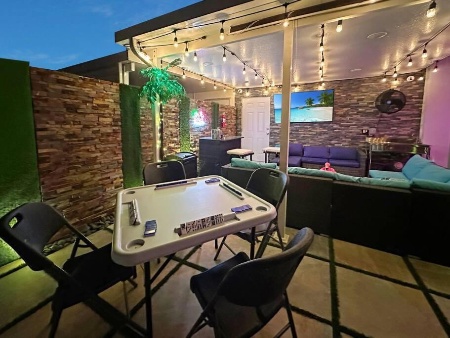 Vacay Spot Experience Luna Sky! 65" Tv Bar, Bbq, Shower Massage Jets, Music, Go To Fl Keys 홈스테드 외부 사진