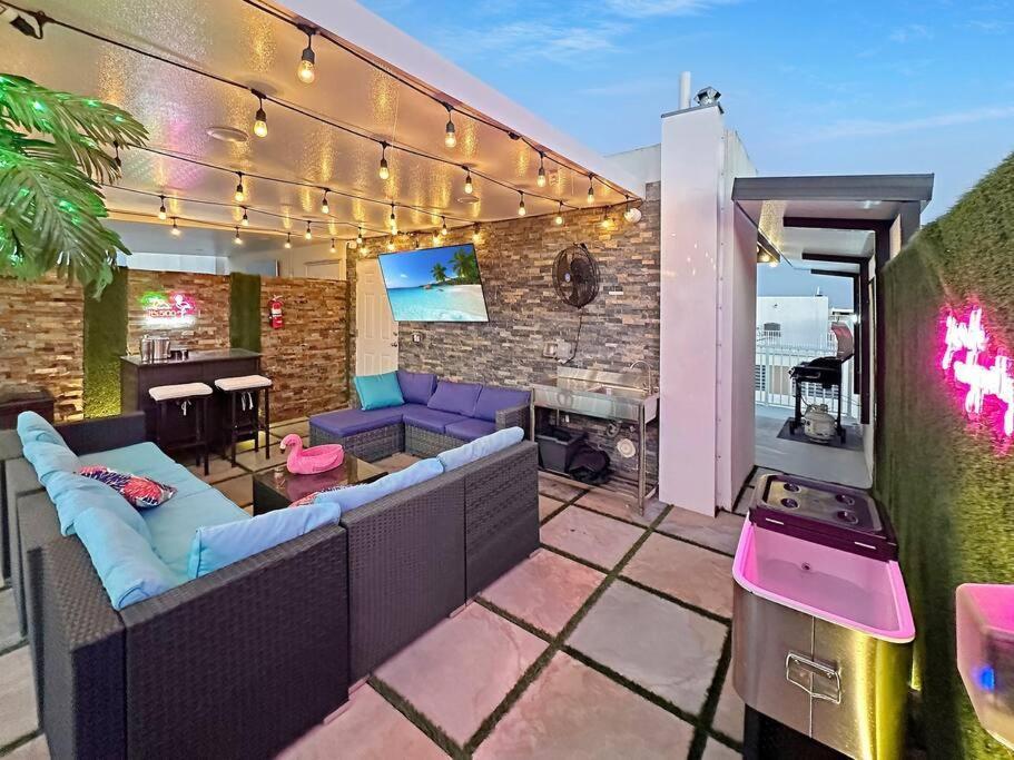 Vacay Spot Experience Luna Sky! 65" Tv Bar, Bbq, Shower Massage Jets, Music, Go To Fl Keys 홈스테드 외부 사진